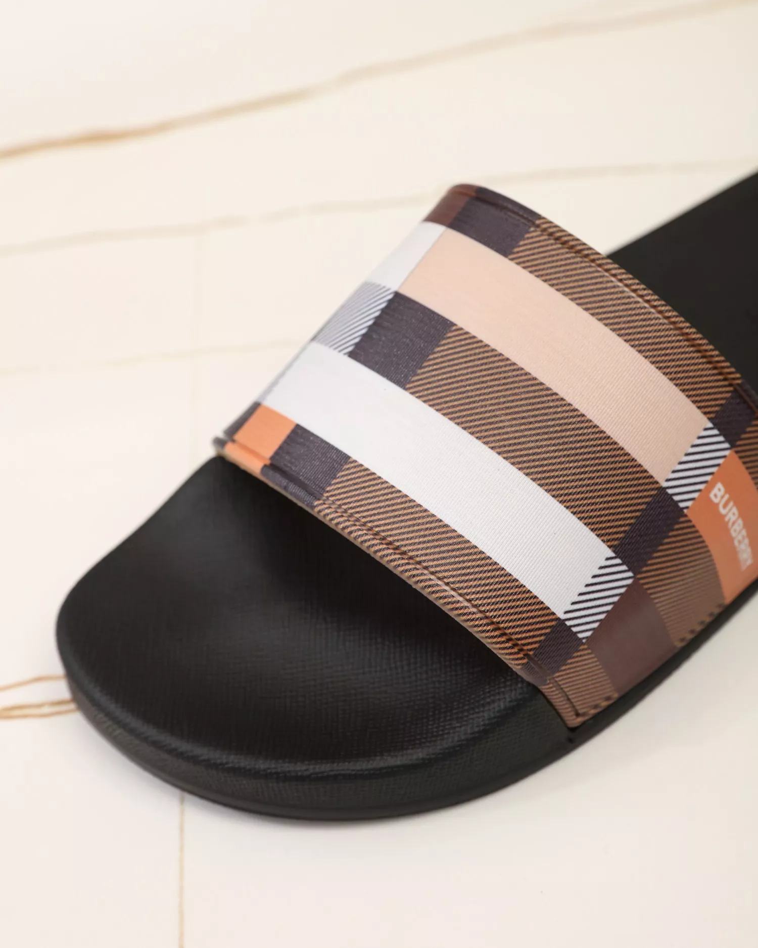 Resilient 213 Burberry Slippers For Men