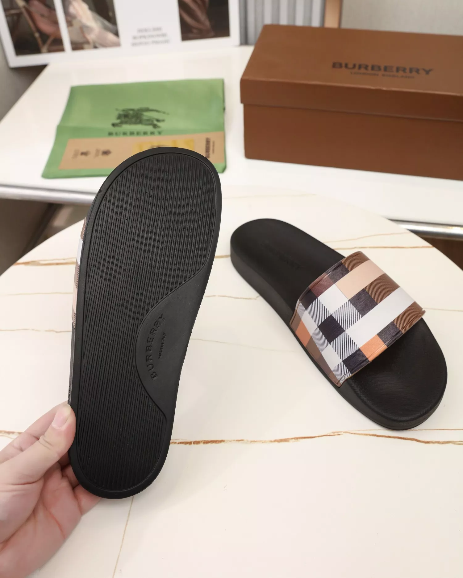 Resilient 213 Burberry Slippers For Men