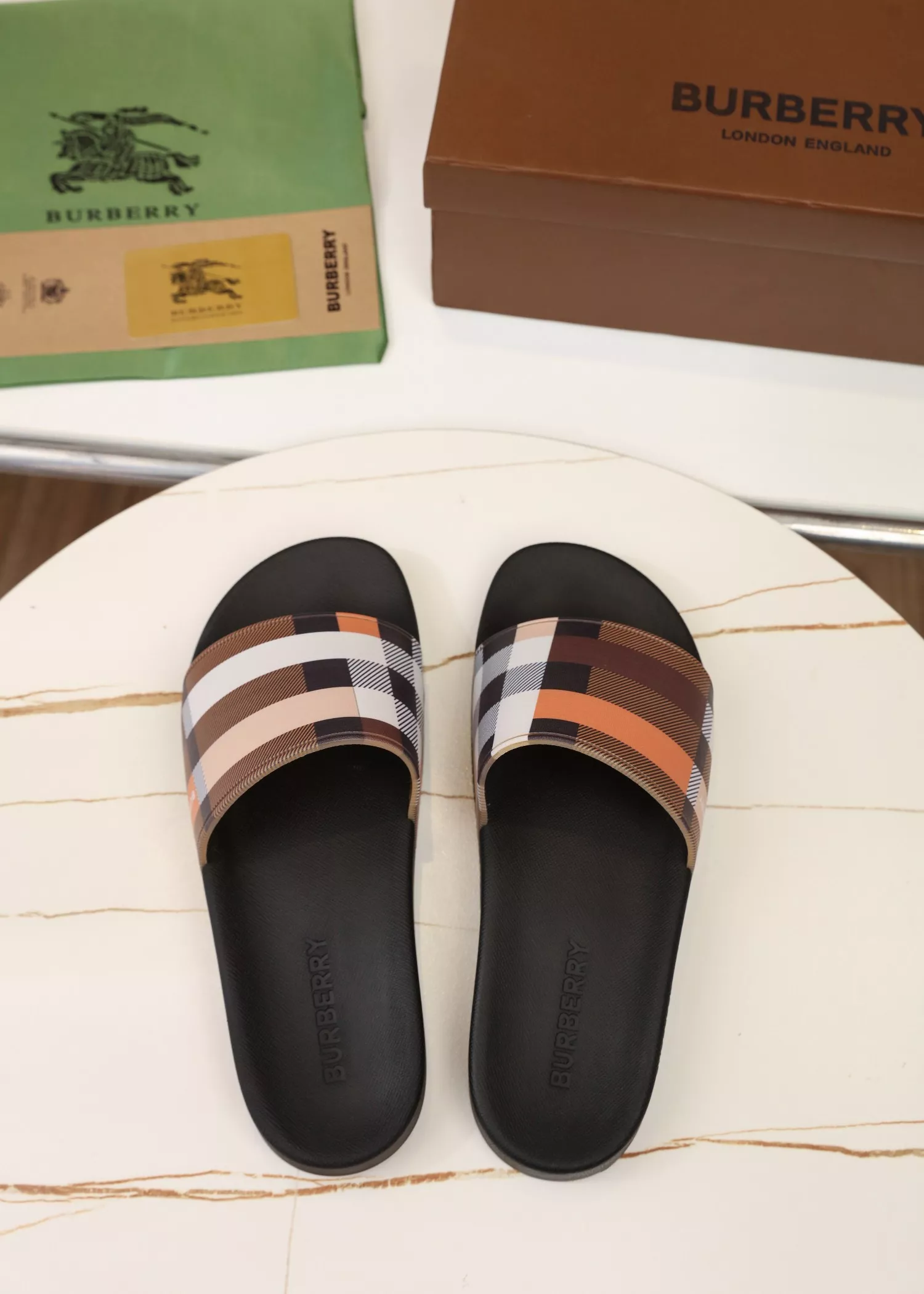Resilient 213 Burberry Slippers For Men