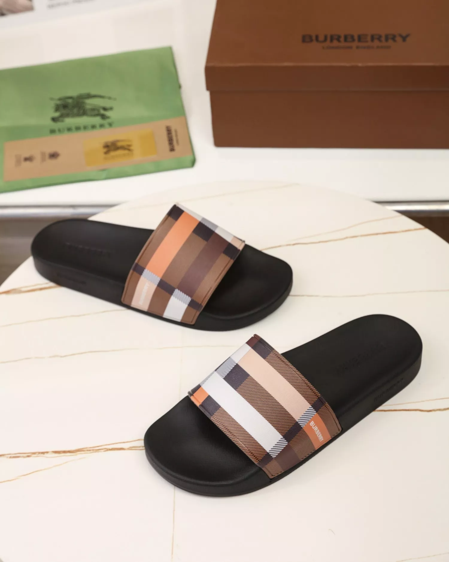 Resilient 213 Burberry Slippers For Men