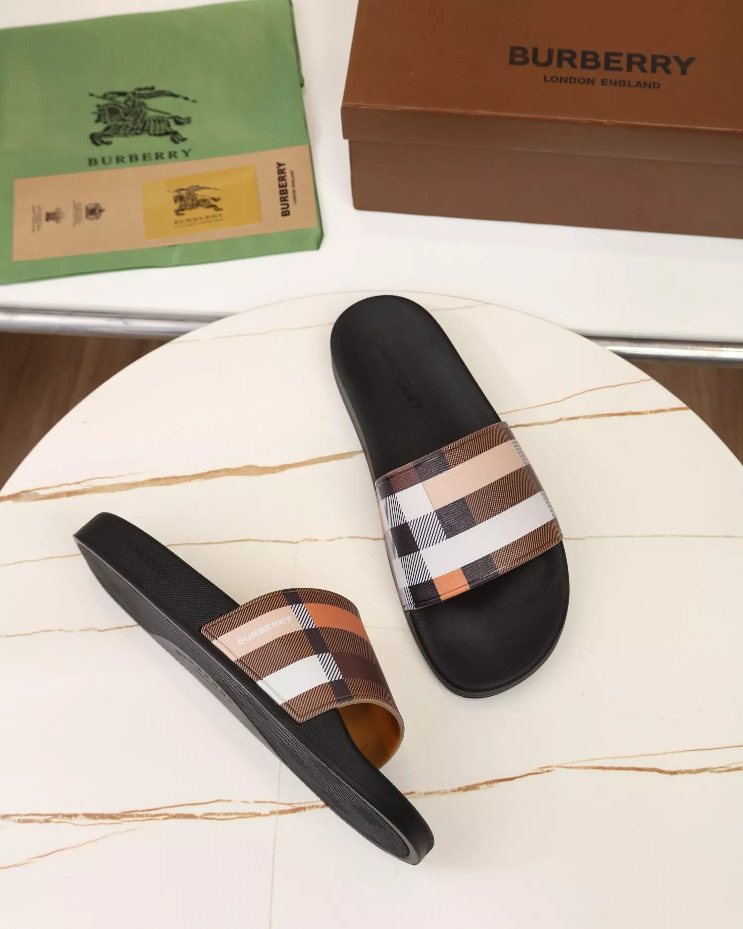 Resilient 213 Burberry Slippers For Men