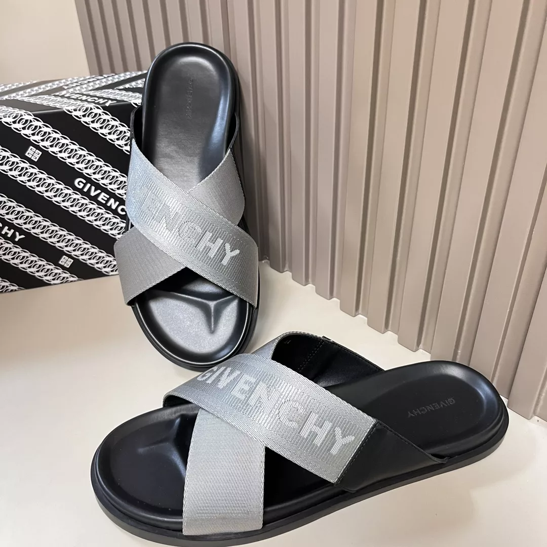 Resilient 2323 Givenchy Slippers For Men