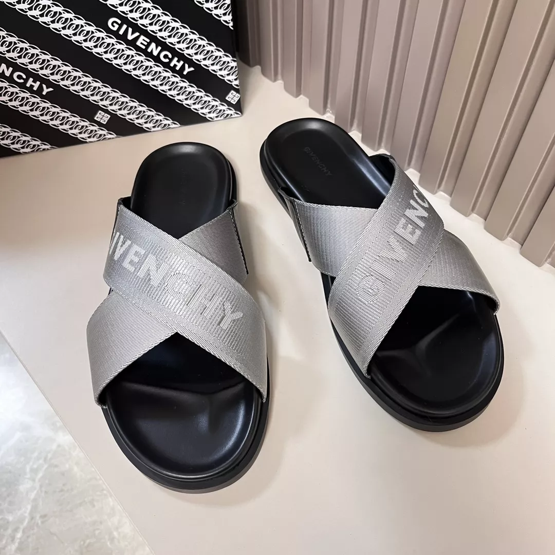 Resilient 2323 Givenchy Slippers For Men