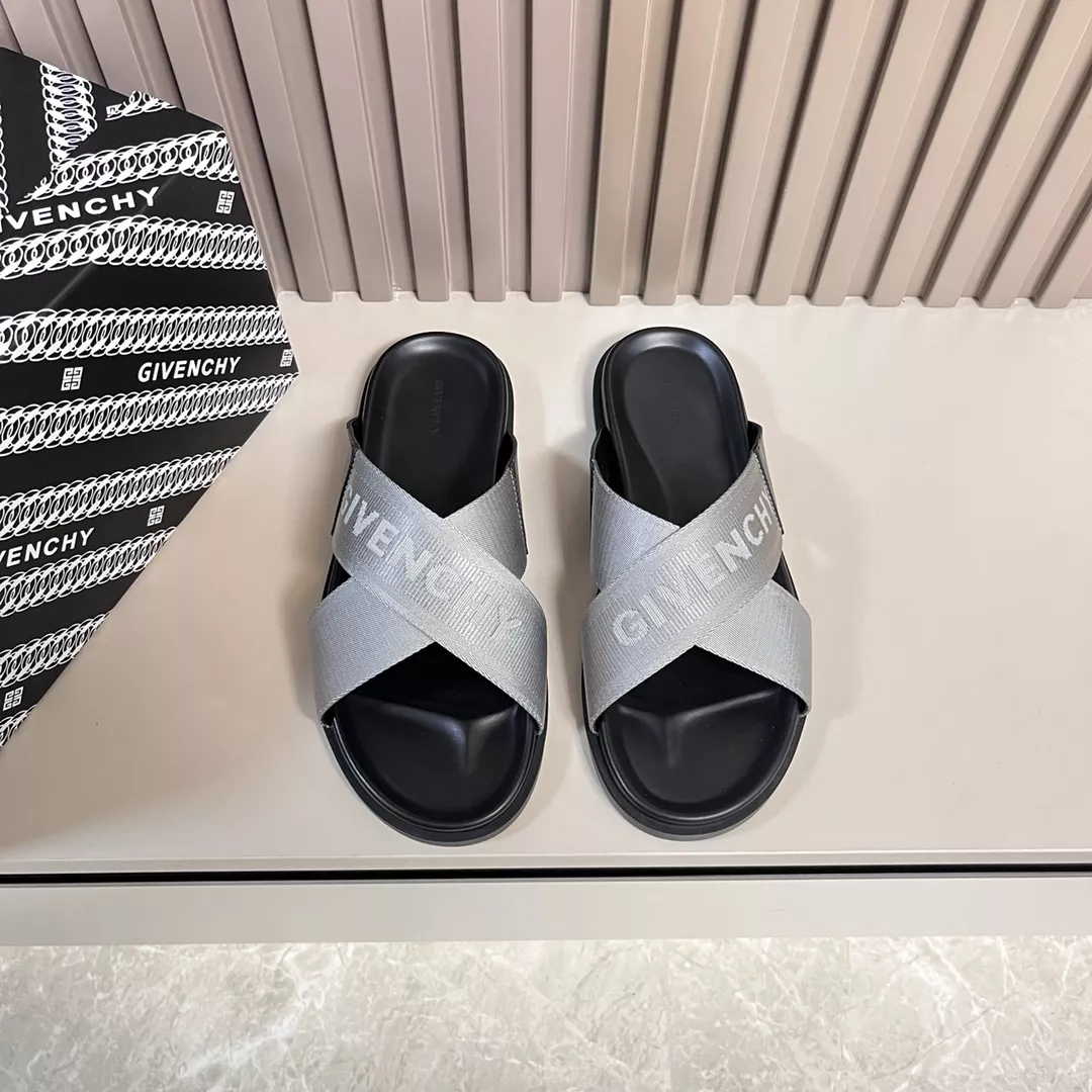 Resilient 2323 Givenchy Slippers For Men