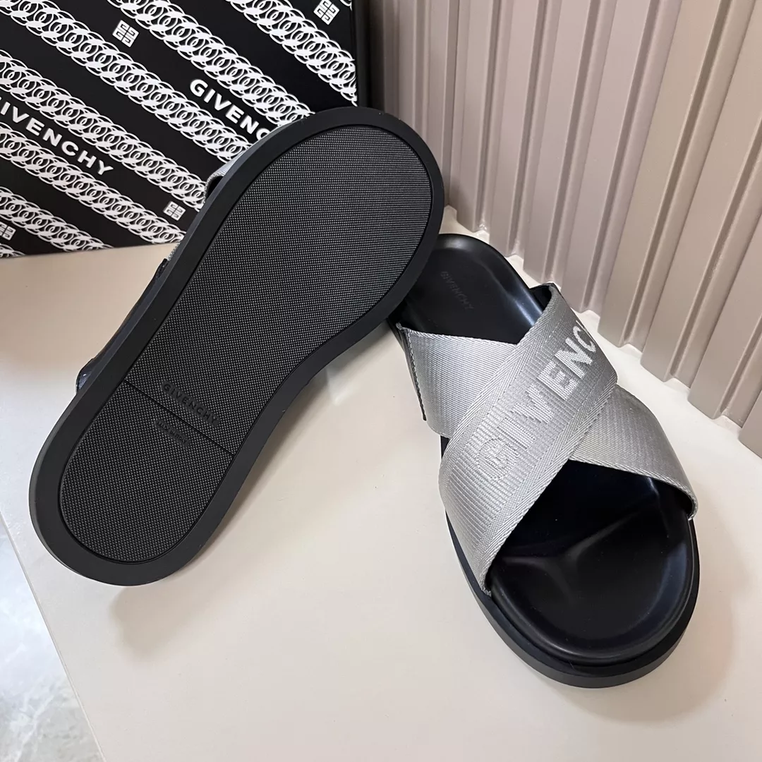 Resilient 2323 Givenchy Slippers For Men