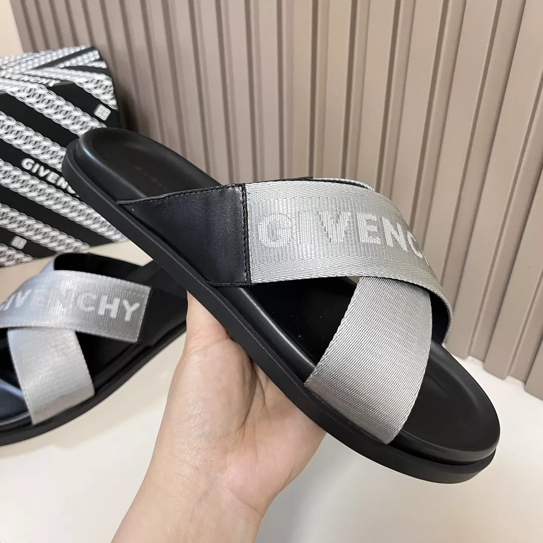 Resilient 2323 Givenchy Slippers For Men