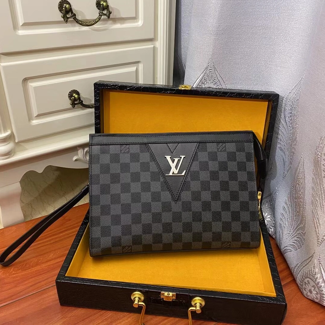Resilient 2422 Louis Vuitton AAA Man Wallets