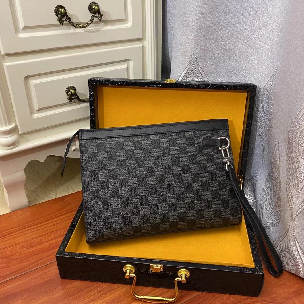 Resilient 2422 Louis Vuitton AAA Man Wallets
