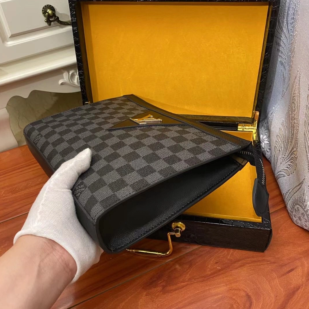 Resilient 2422 Louis Vuitton AAA Man Wallets