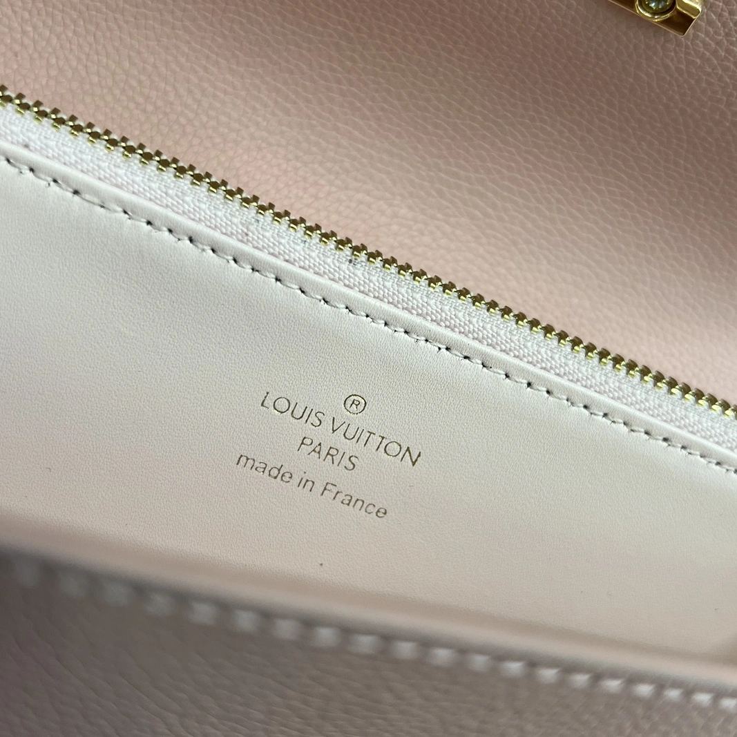 Resilient 2552 Louis Vuitton LV Card Case For Women