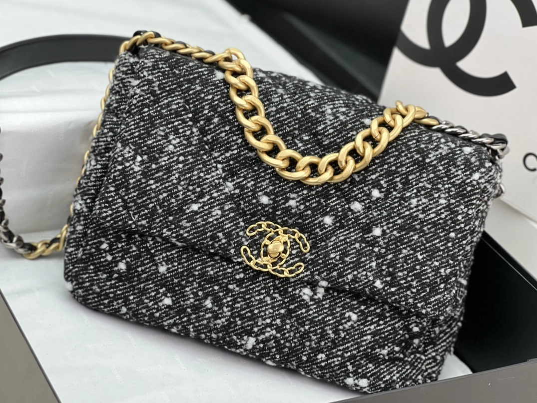 Resilient 2599 Chanel AAA Quality Messenger Bags For Women