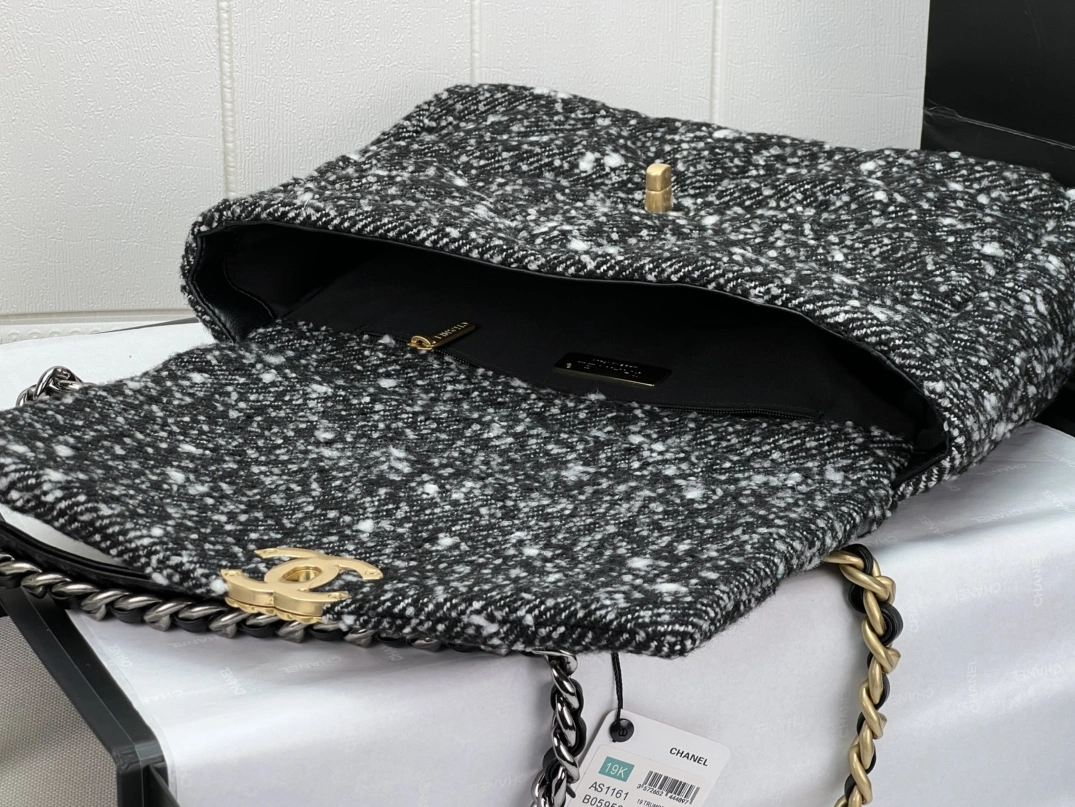 Resilient 2599 Chanel AAA Quality Messenger Bags For Women