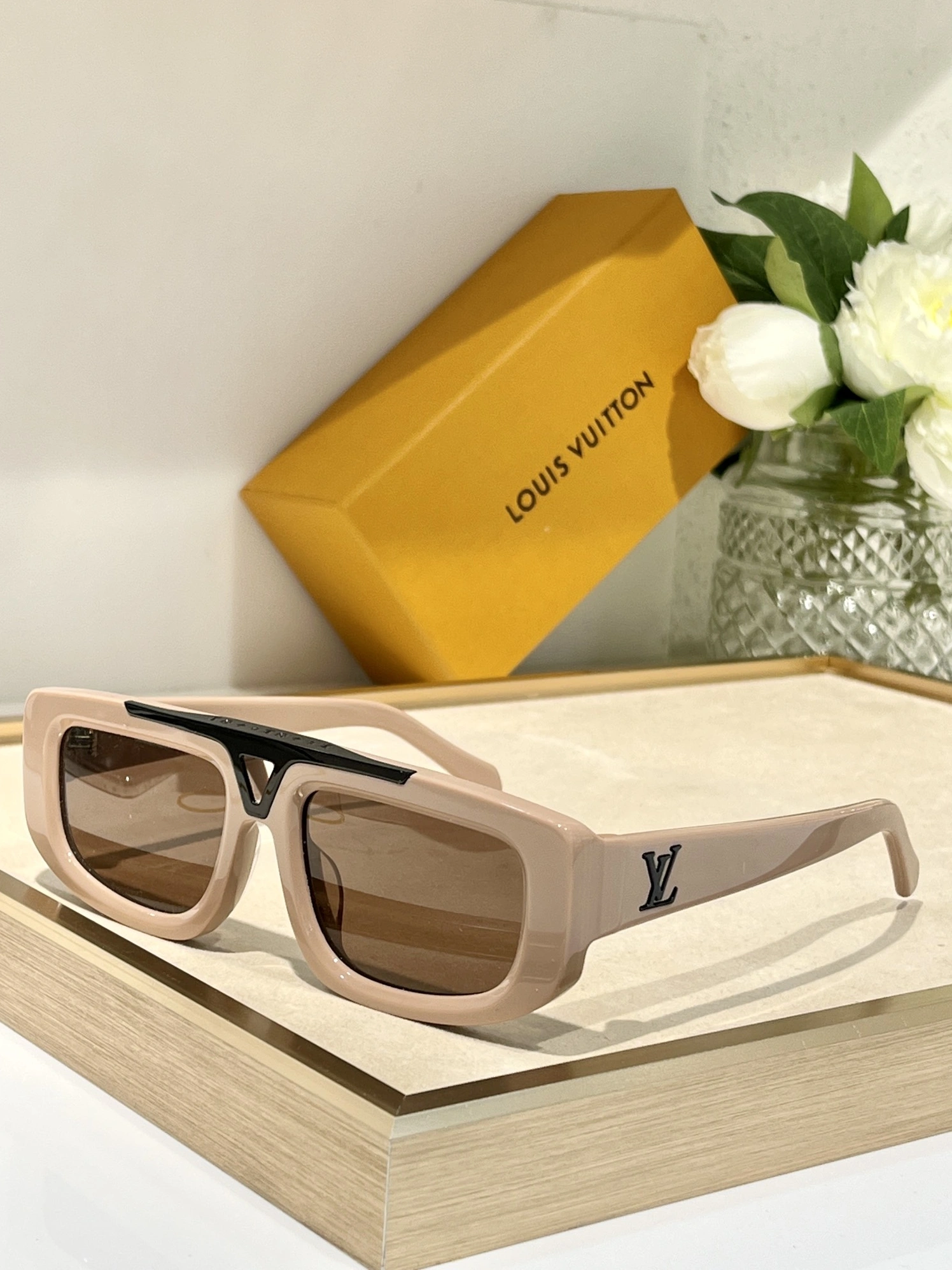 Resilient 2853 Louis Vuitton AAA Quality Sunglasses