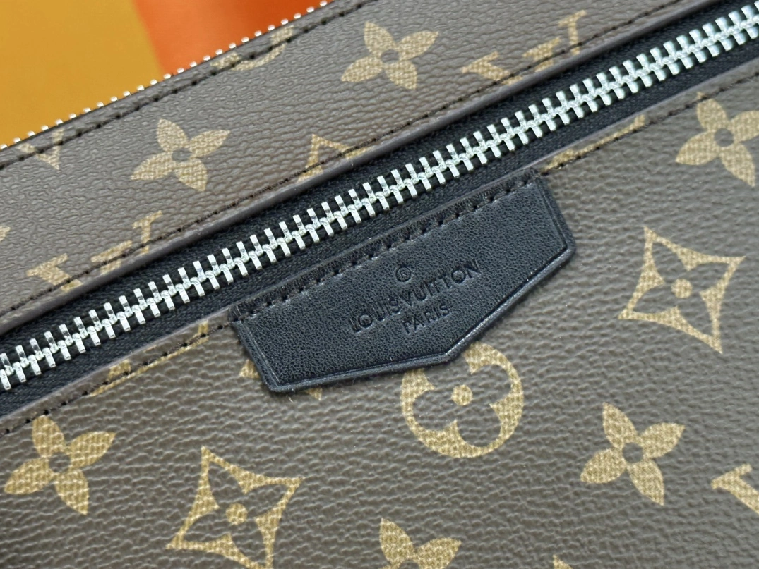 Resilient 2975 Louis Vuitton AAA Man Wallets
