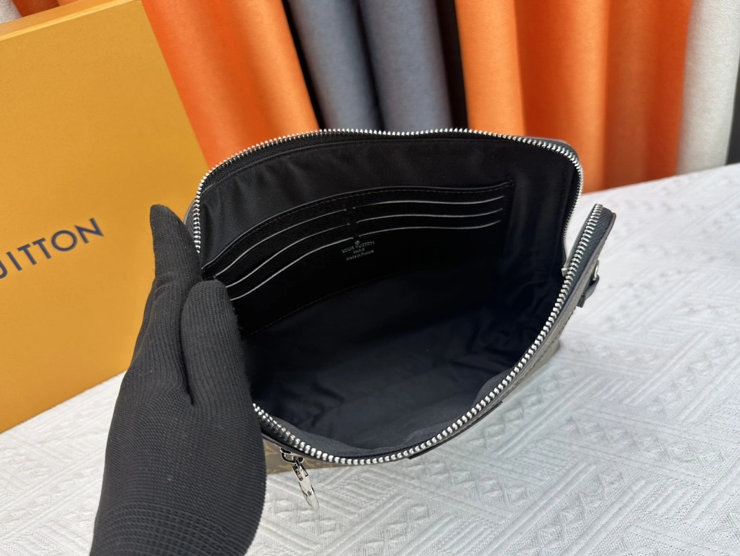 Resilient 2975 Louis Vuitton AAA Man Wallets