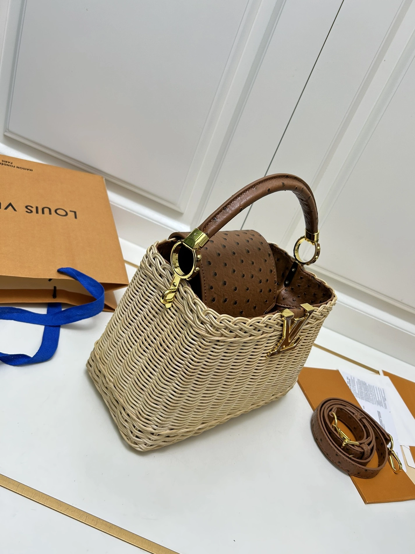 Resilient 324 Louis Vuitton AAA Quality Handbags For Women