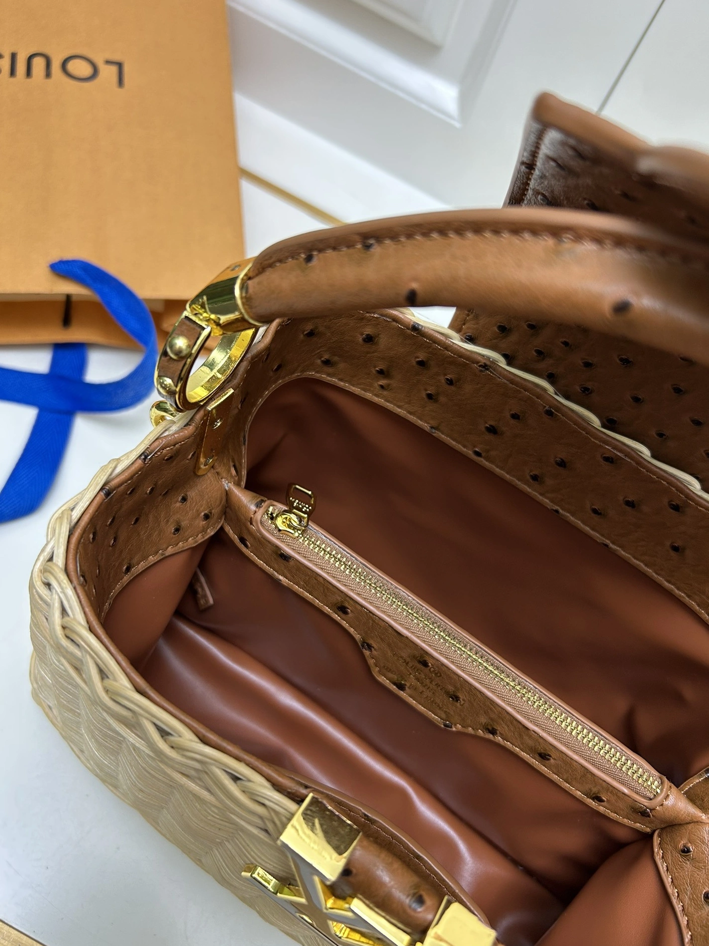 Resilient 324 Louis Vuitton AAA Quality Handbags For Women