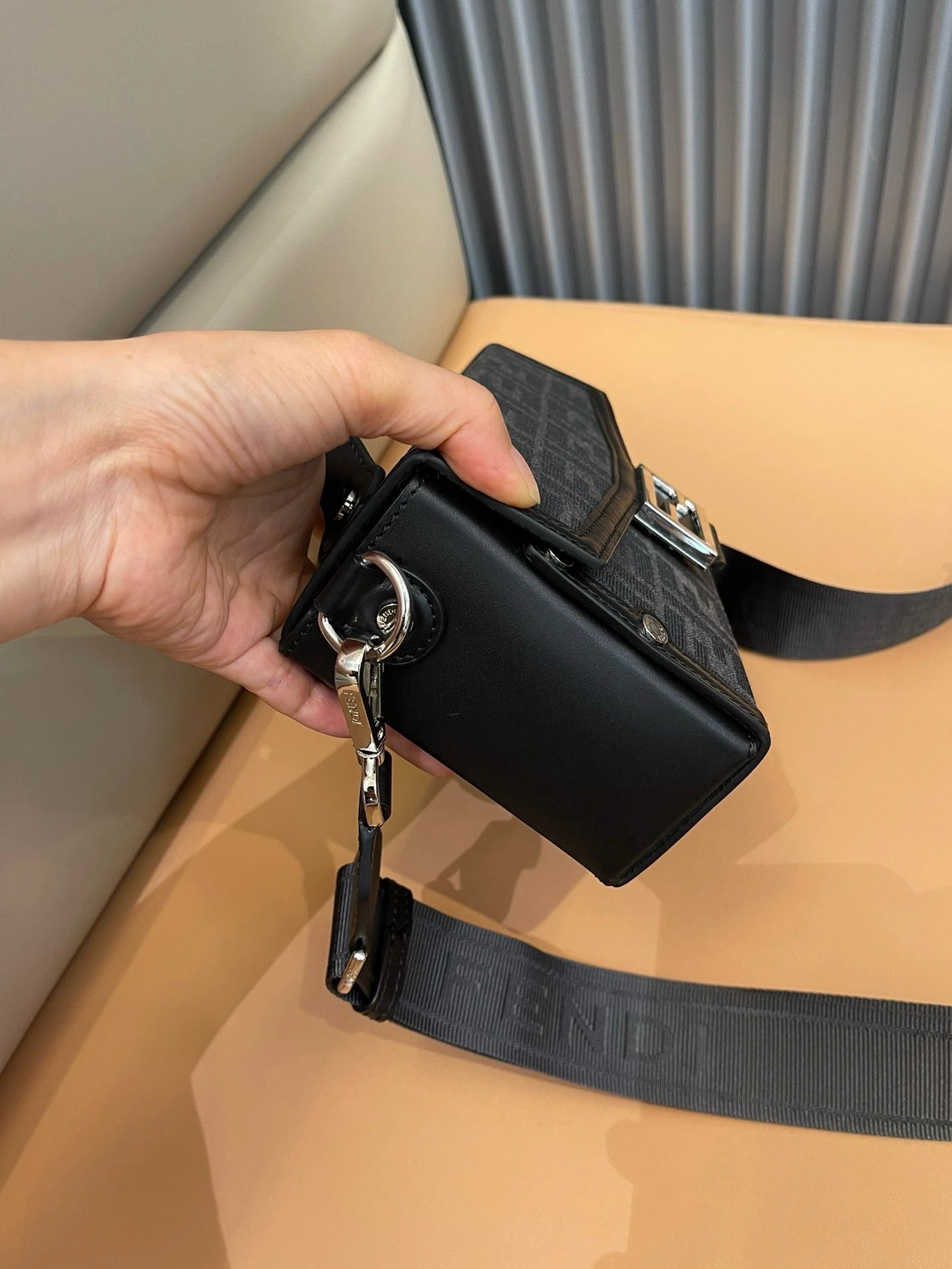 Resilient 3500 Fendi AAA Quality Messenger Bags For Unisex