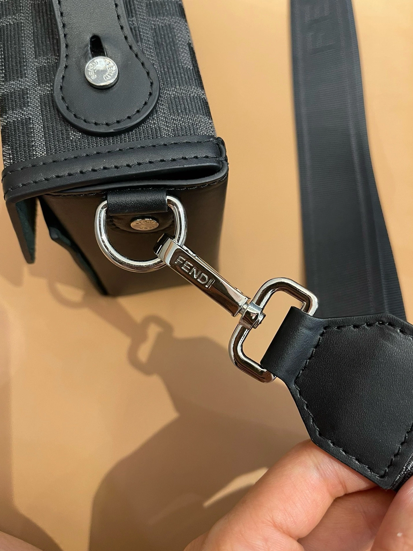 Resilient 3500 Fendi AAA Quality Messenger Bags For Unisex