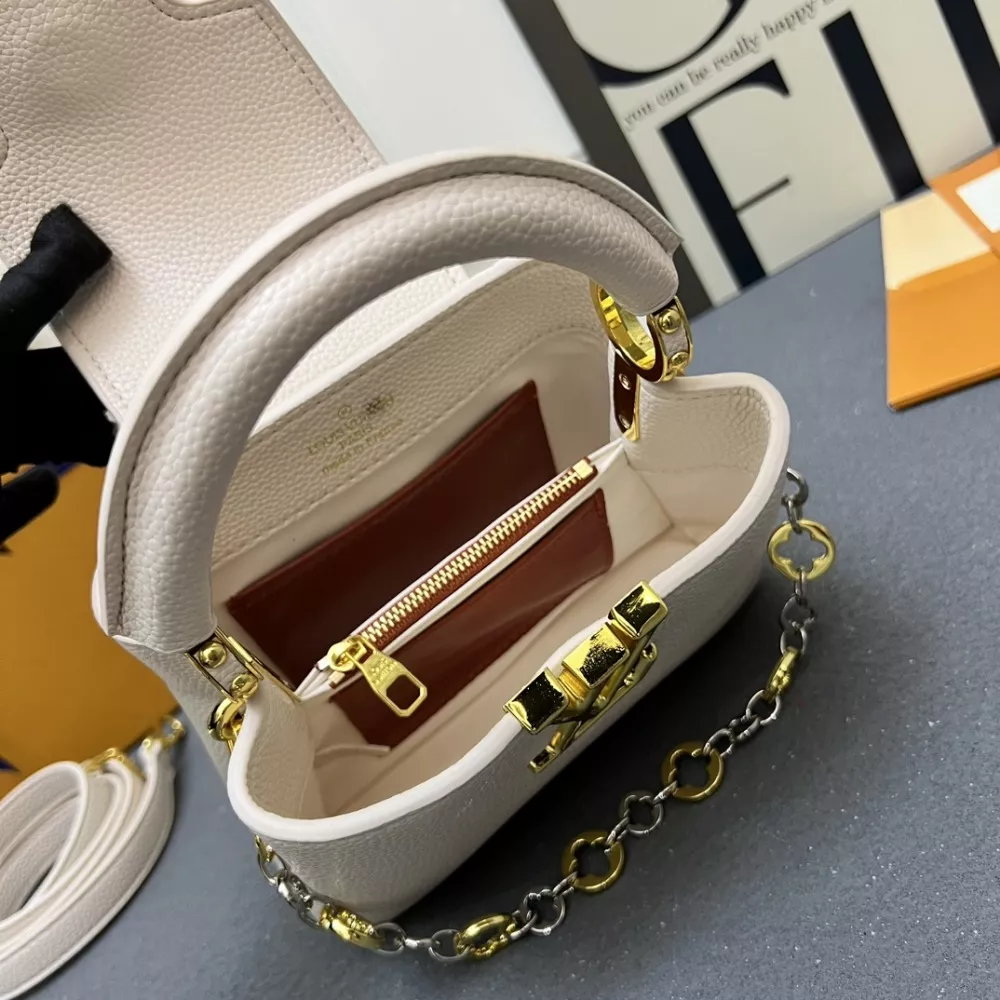 Resilient 3547 Louis Vuitton AAA Quality Handbags For Women