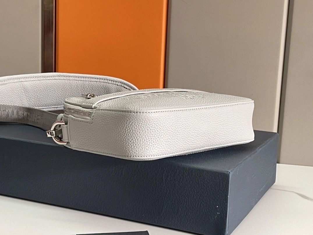 Resilient 3559 Christian Dior AAA Man Messenger Bags