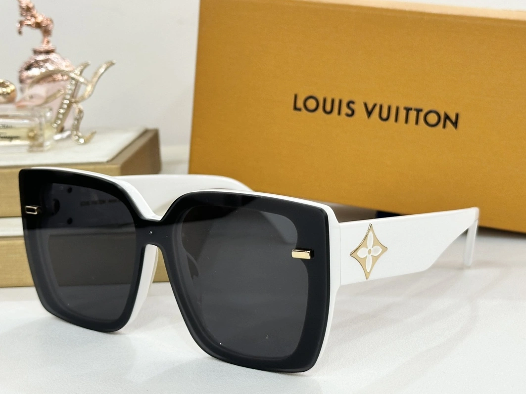 Resilient 3914 Louis Vuitton AAA Quality Sunglasses