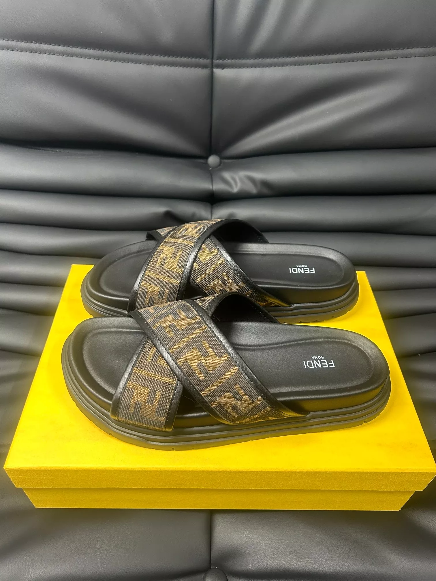 Resilient 3995 Fendi Slippers For Men