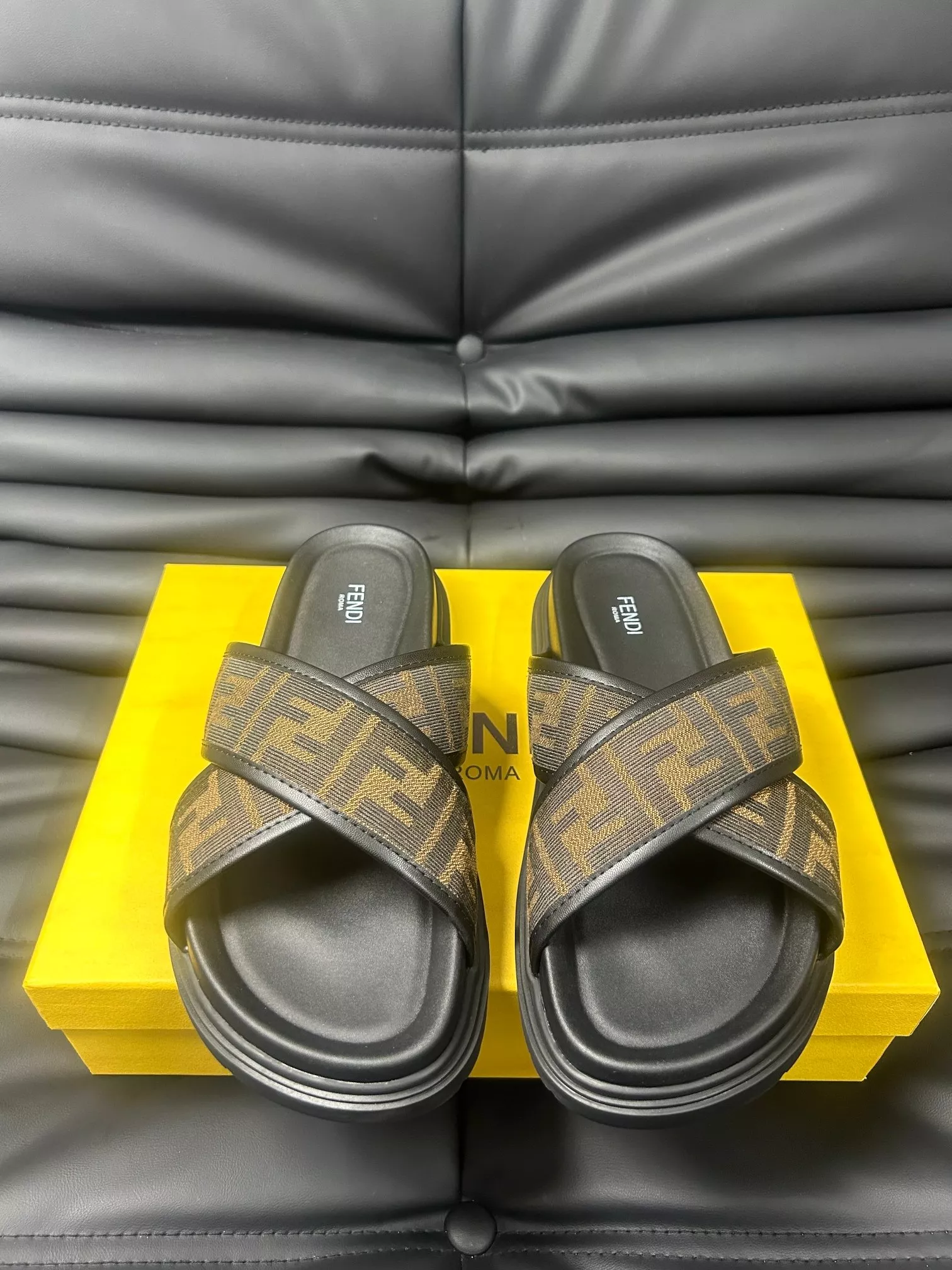 Resilient 3995 Fendi Slippers For Men