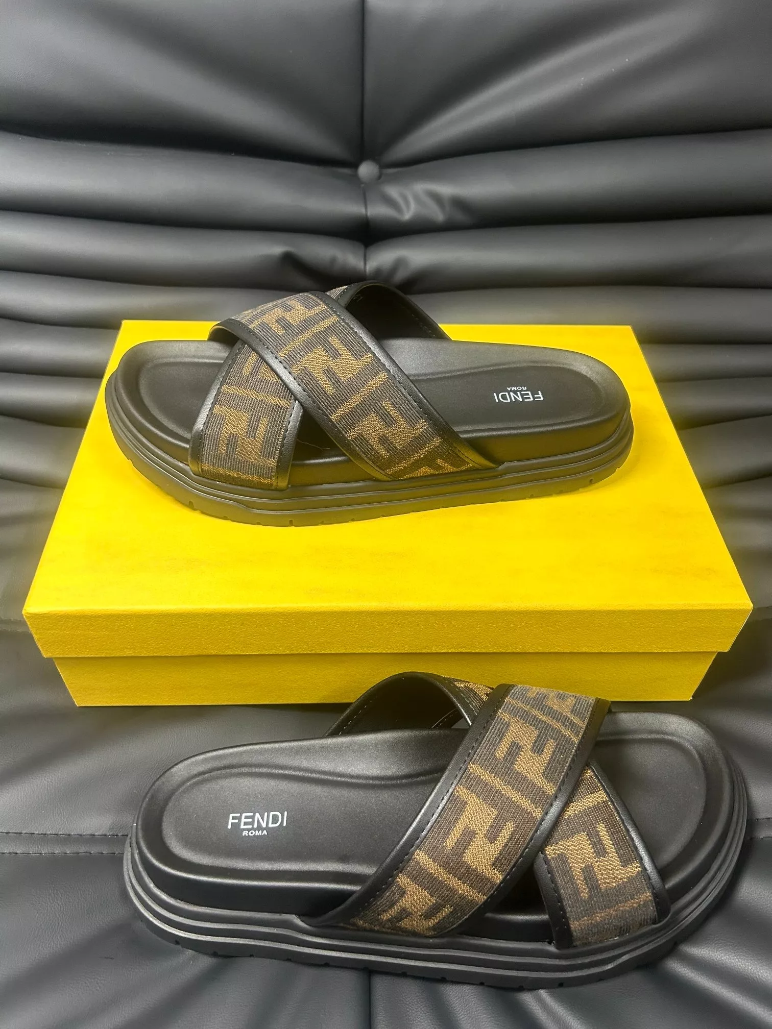 Resilient 3995 Fendi Slippers For Men