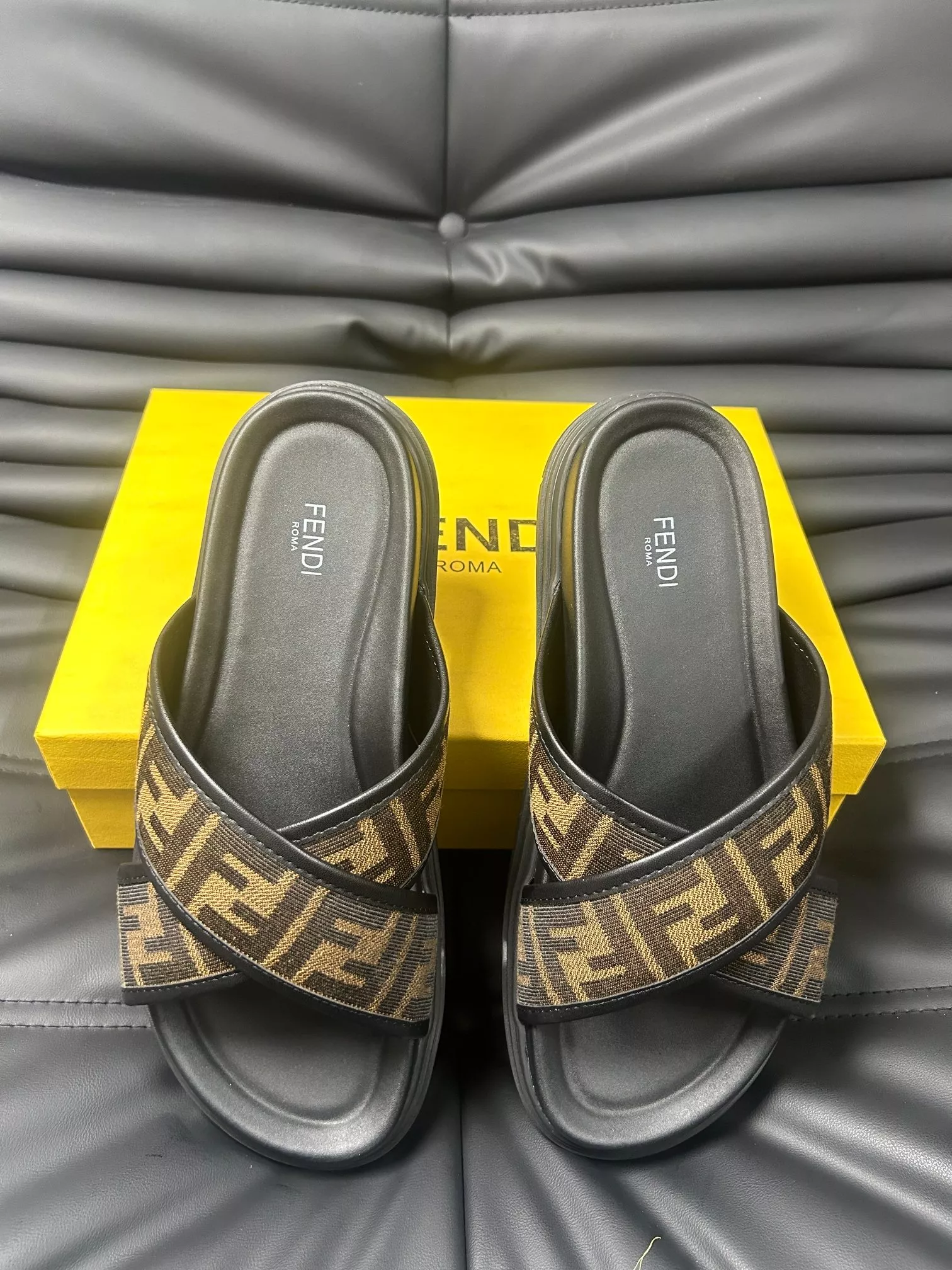 Resilient 3995 Fendi Slippers For Men