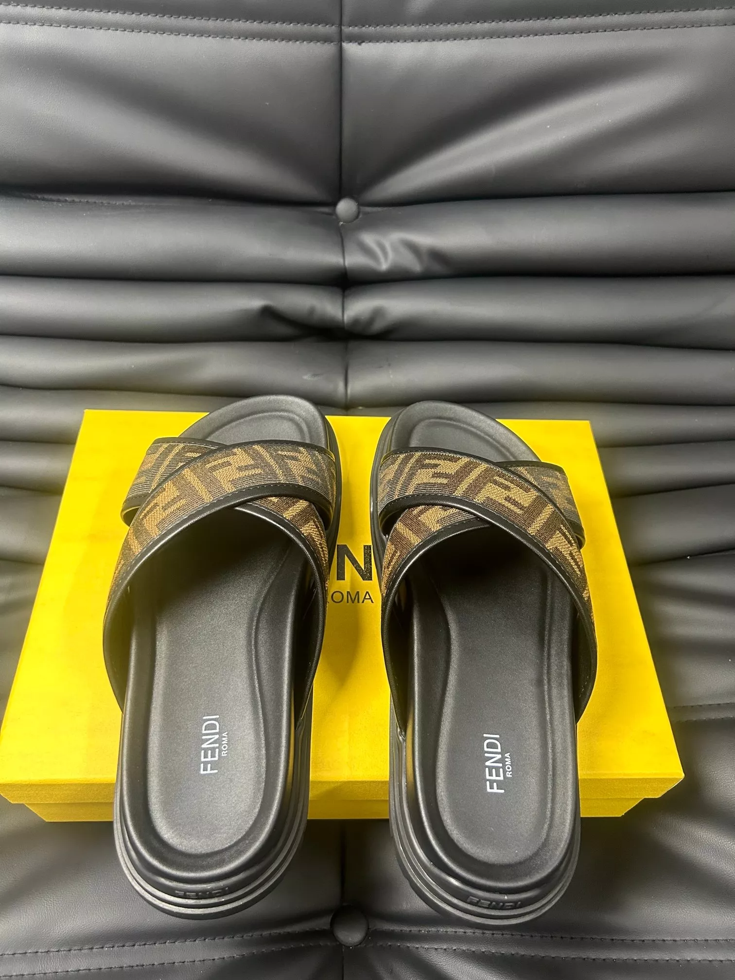 Resilient 3995 Fendi Slippers For Men