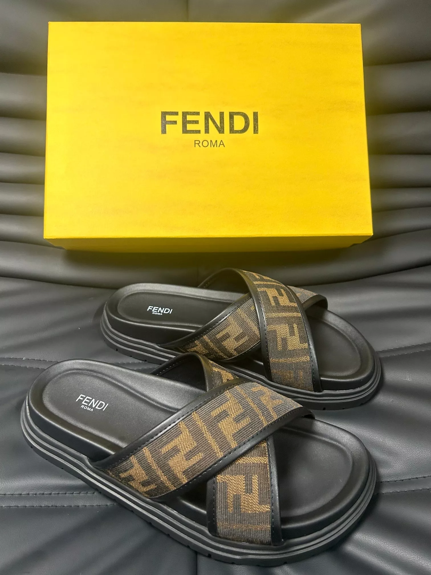 Resilient 3995 Fendi Slippers For Men