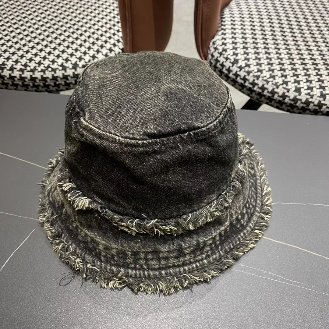 Resilient 4194 Prada Caps