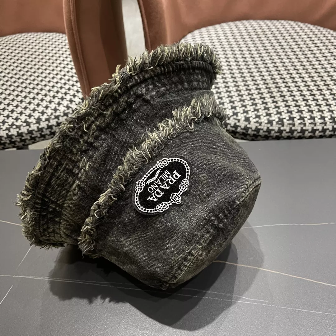 Resilient 4194 Prada Caps