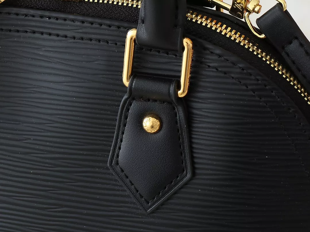 Resilient 4232 Louis Vuitton AAA Quality Messenger Bags For Women