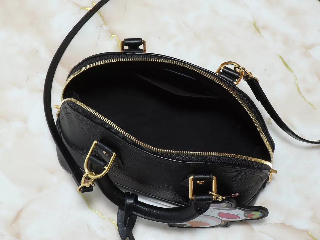 Resilient 4232 Louis Vuitton AAA Quality Messenger Bags For Women