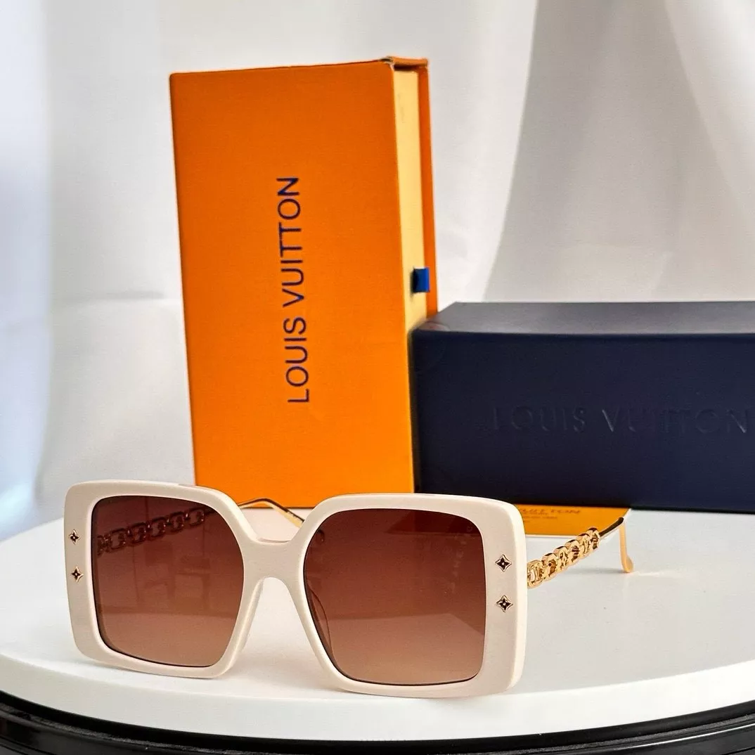 Resilient 4971 Louis Vuitton AAA Quality Sunglasses
