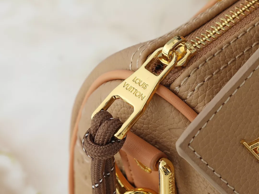 Resilient 5017 Louis Vuitton AAA Quality Handbags For Women