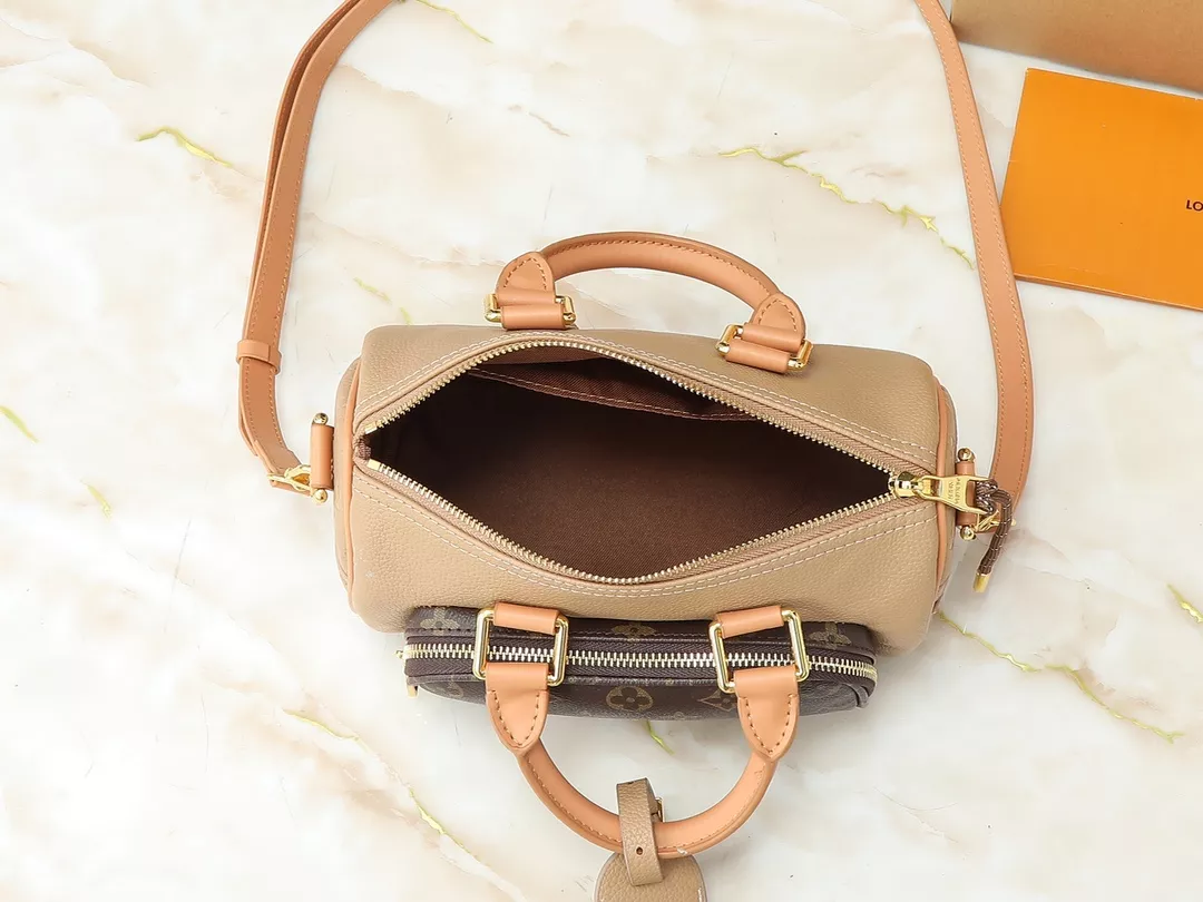 Resilient 5017 Louis Vuitton AAA Quality Handbags For Women