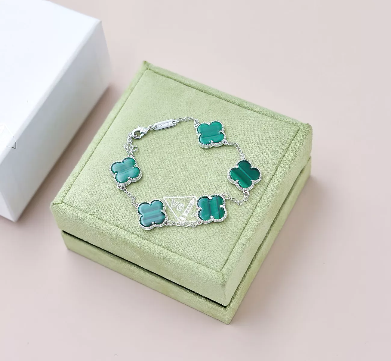 Resilient 5082 Van Cleef & Arpels Bracelets For Women