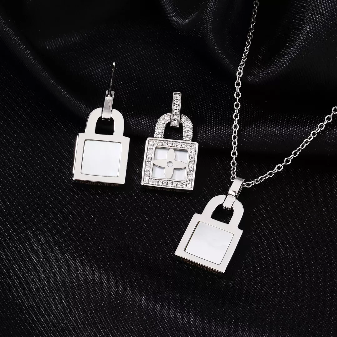 Resilient 518 Louis Vuitton LV Jewelry Set For Women