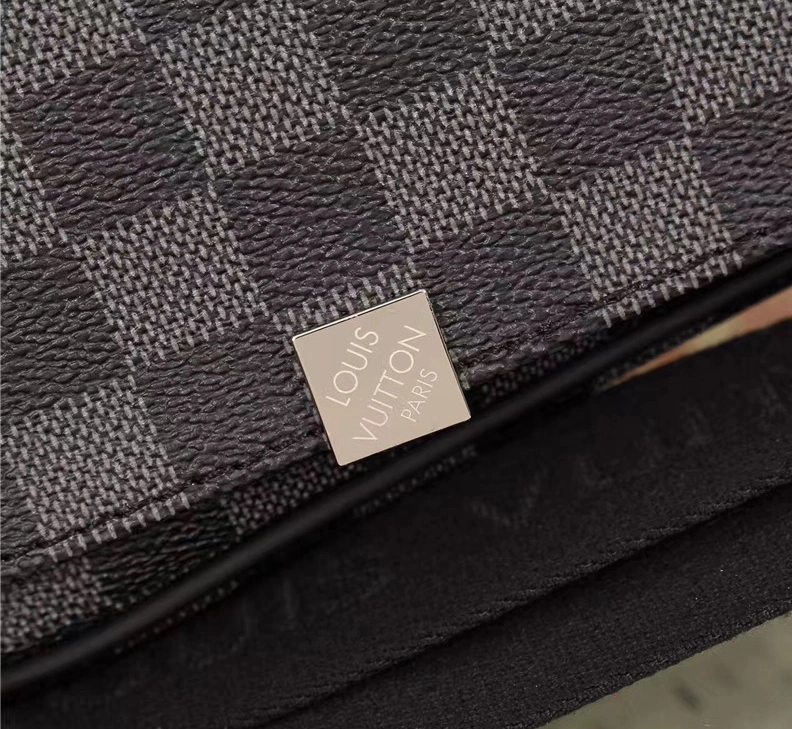 Resilient 5383 Louis Vuitton LV AAA Quality Messenger Bags For Men