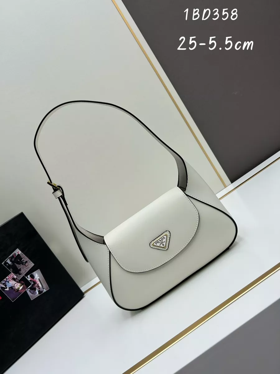 Resilient 5509 Prada AAA Quality Shoulder Bags For Women