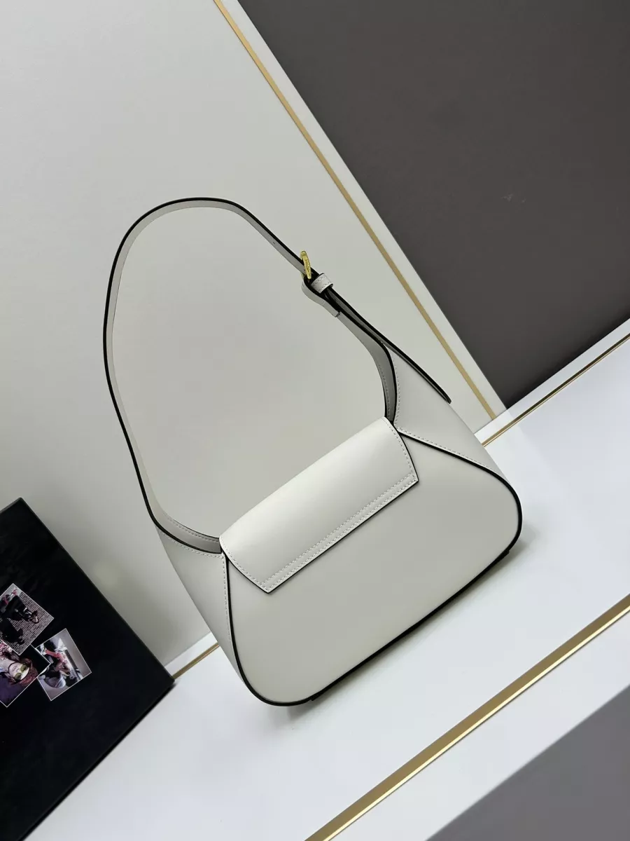 Resilient 5509 Prada AAA Quality Shoulder Bags For Women