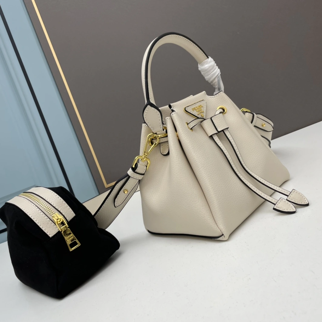 Resilient 5753 Prada AAA Quality Handbags For Women