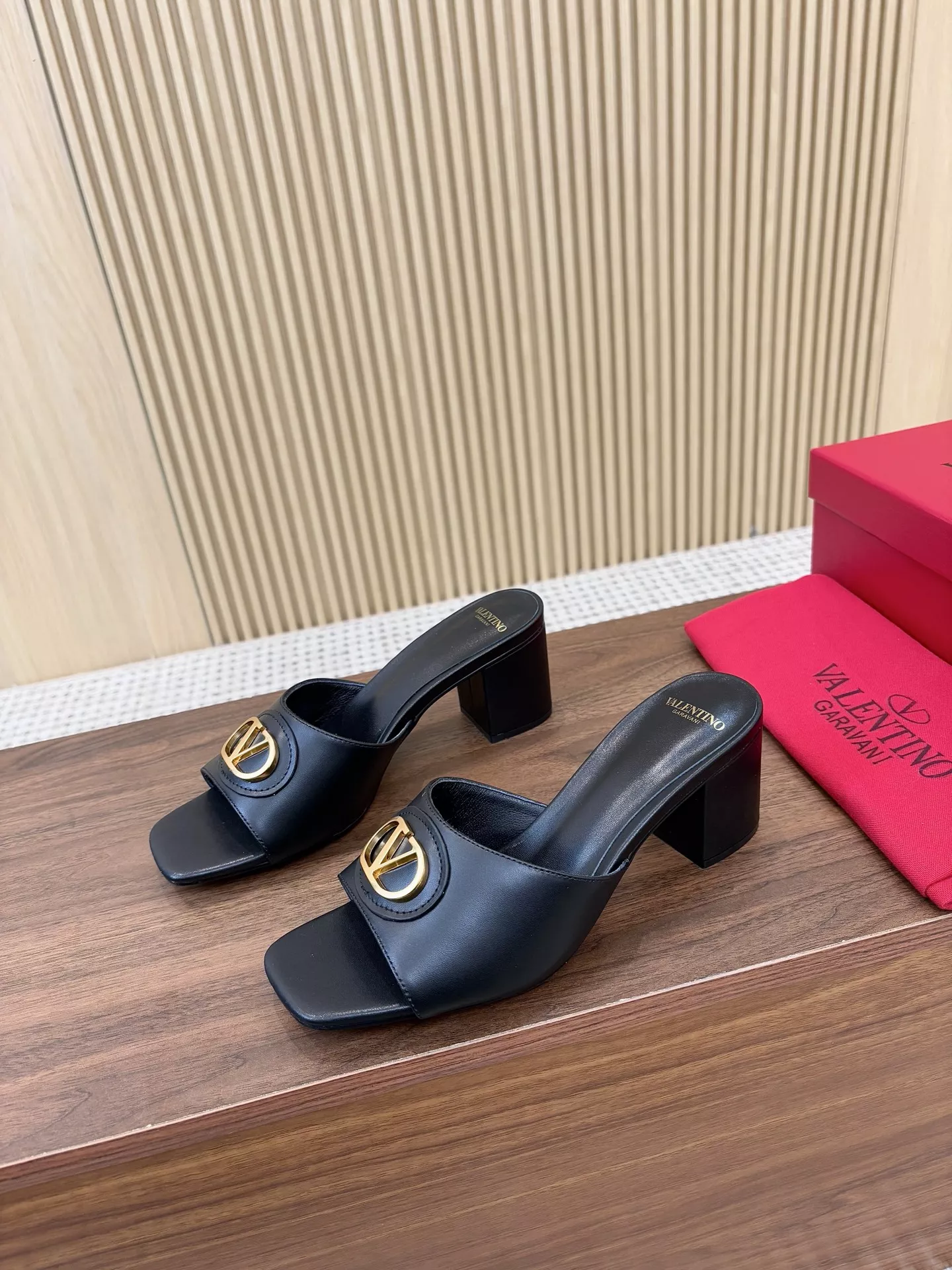 Resilient 5780 Valentino Slippers For Women