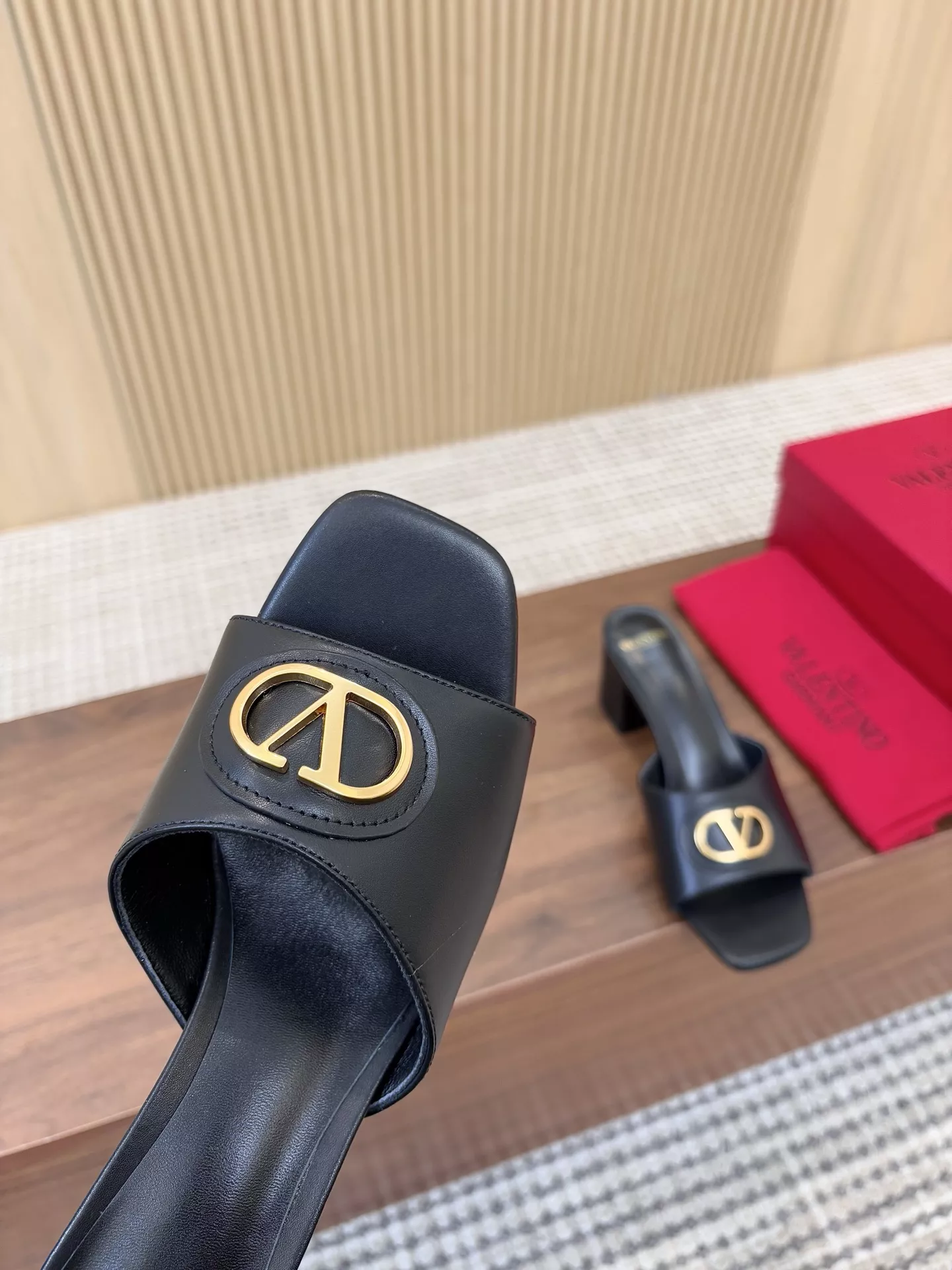Resilient 5780 Valentino Slippers For Women
