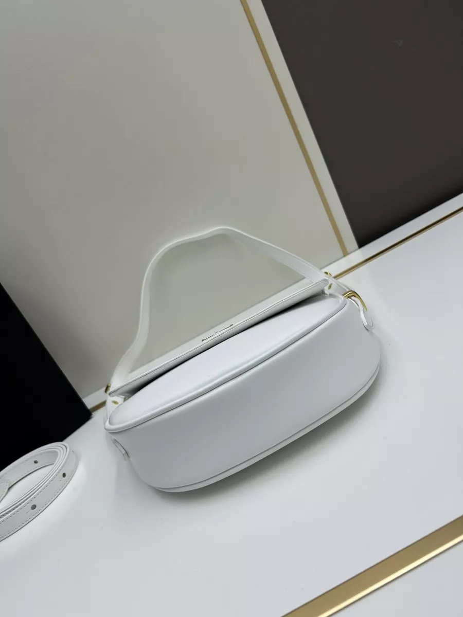 Resilient 5800 Prada AAA Quality Messenger Bags For Women