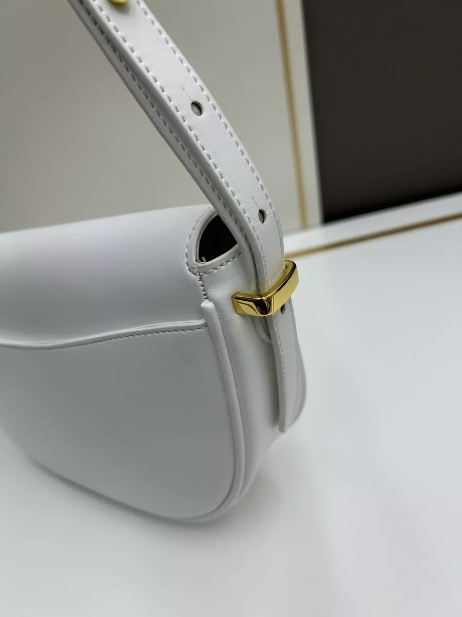 Resilient 5800 Prada AAA Quality Messenger Bags For Women