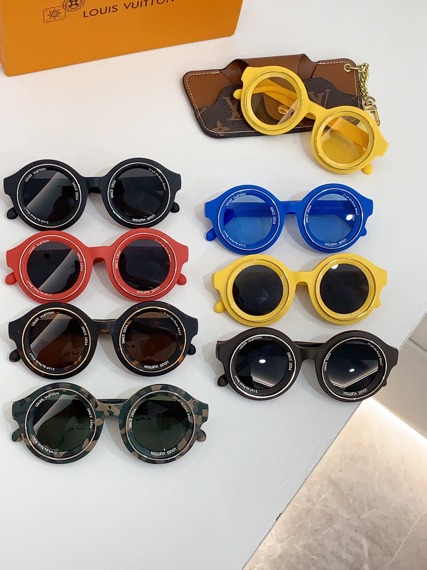 Resilient 5806 Louis Vuitton AAA Quality Sunglasses